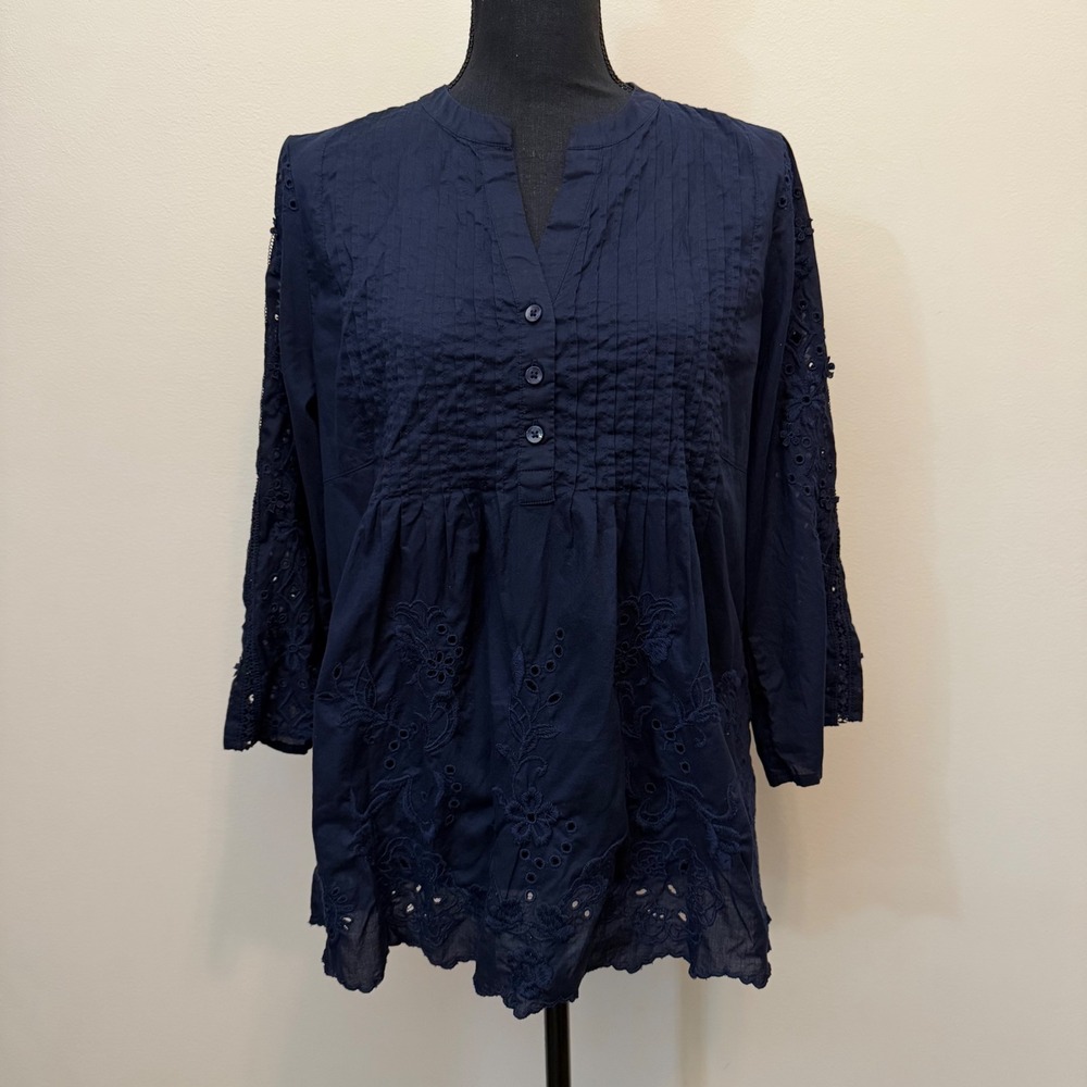 Chico's Navy Blue Eyelet Embroidered Pintuck Cotton Tunic Top Womens 0.5 Small 6